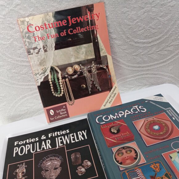 3 Books Costume Jewelry Compacts & 40s & 50's Popular Jewelry - Picture 4 of 8